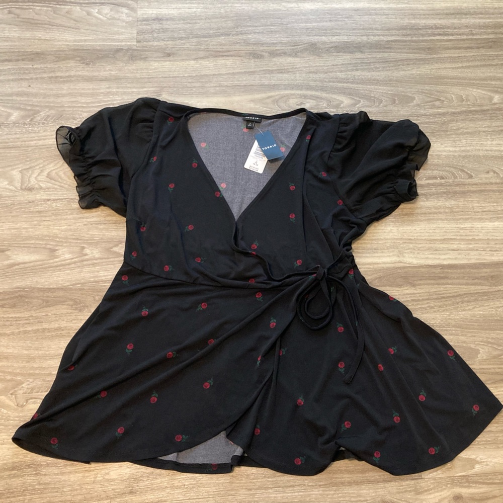Torrid NWT Rose Crossbody Blouse